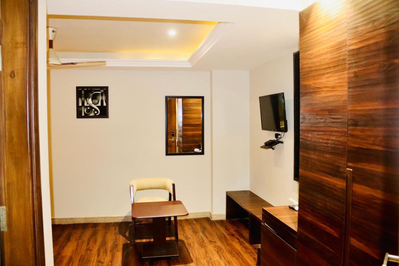 Hotel Magic Tree Karol Bagh Metro Station Ню Делхи Екстериор снимка