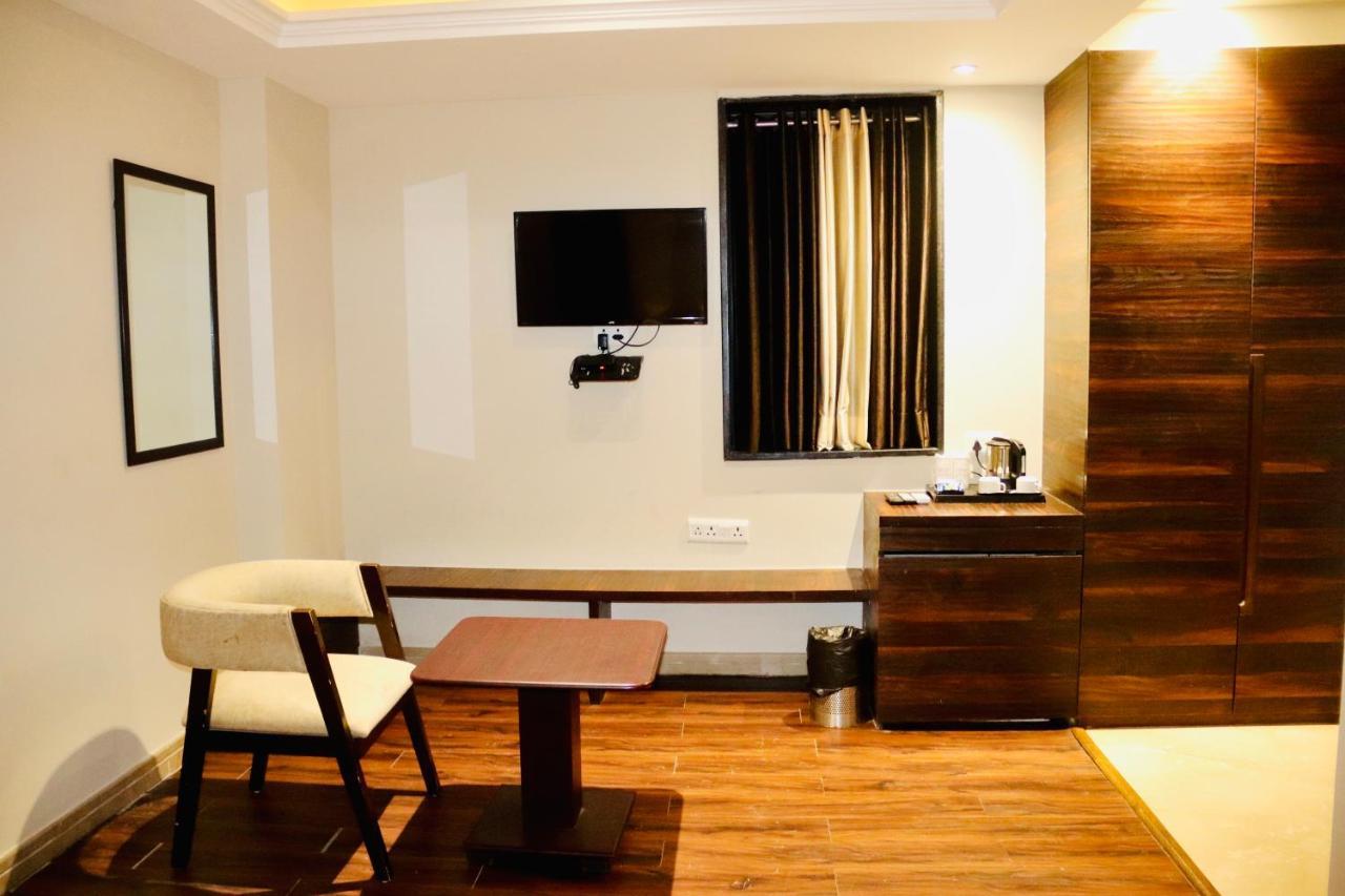 Hotel Magic Tree Karol Bagh Metro Station Ню Делхи Екстериор снимка