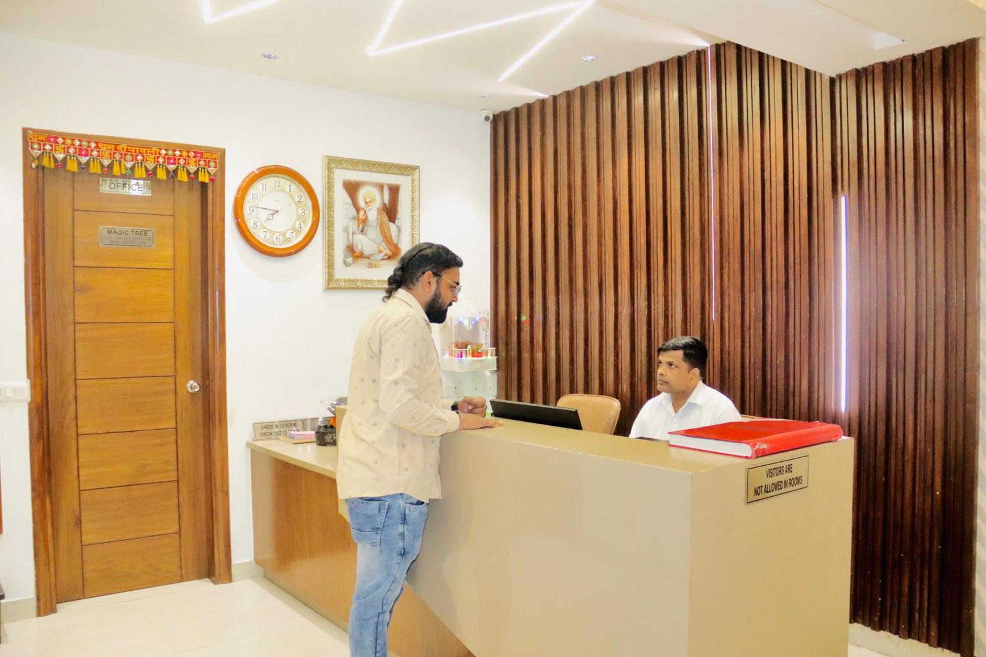 Hotel Magic Tree Karol Bagh Metro Station New Delhi Екстериор снимка